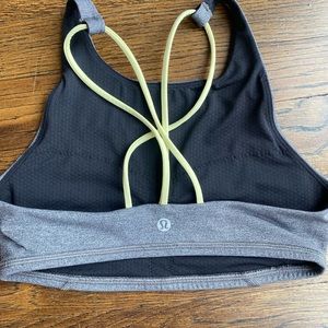 Lululemon sports bra size 4